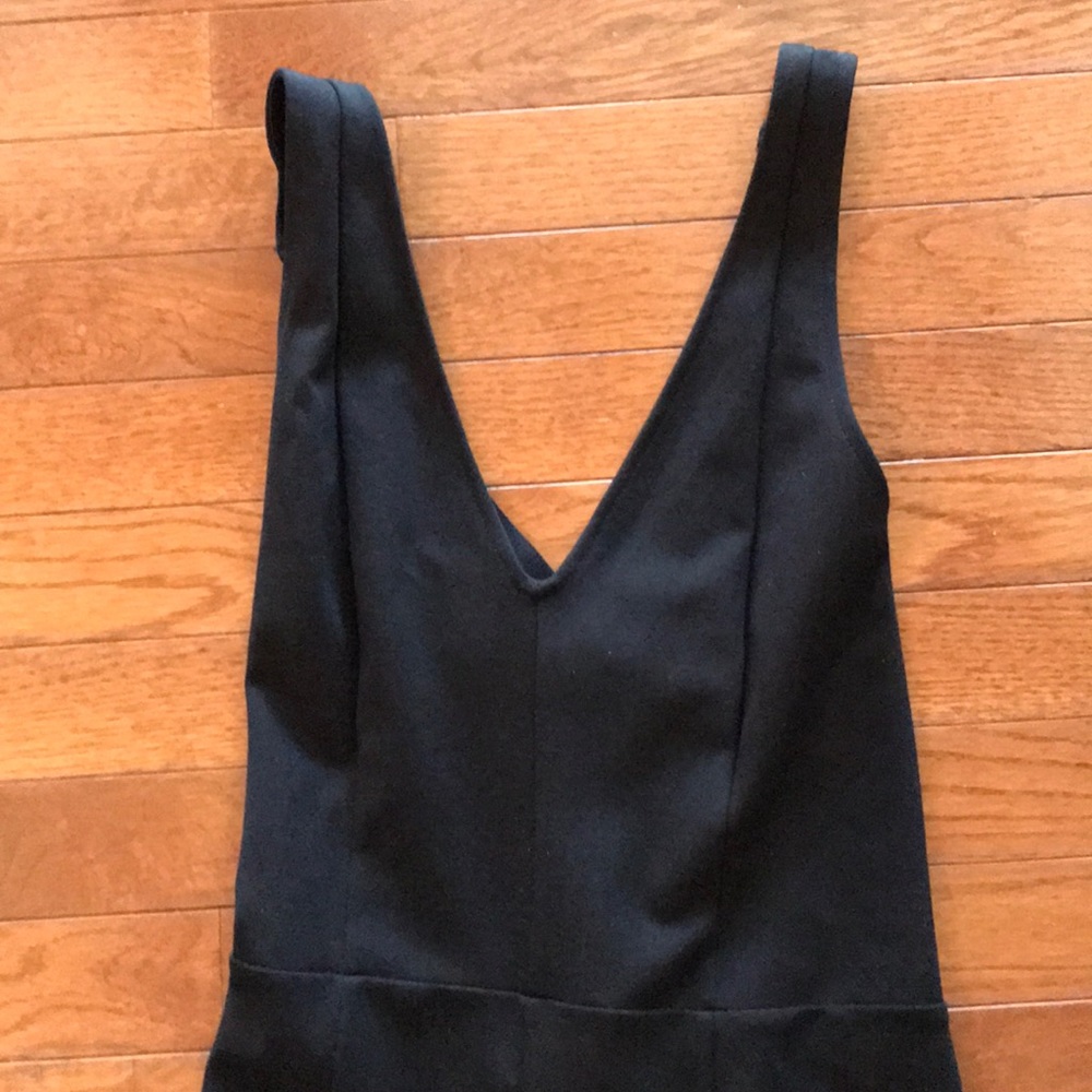 NWT Stunning Strappy Jumpsuit Size M - Picture 3 of 8